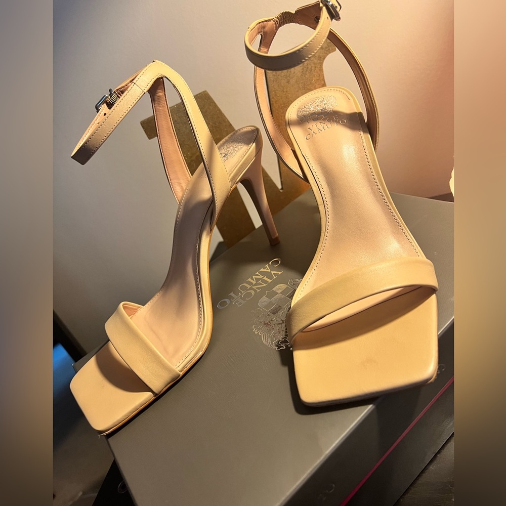 VINCE CAMUTO SANDSTONE NAPPA SHOE-SZ10